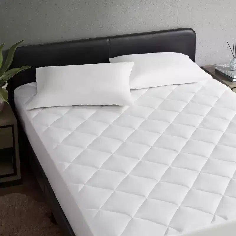 Protège-matelas moderne en nylon blanc à poches profondes